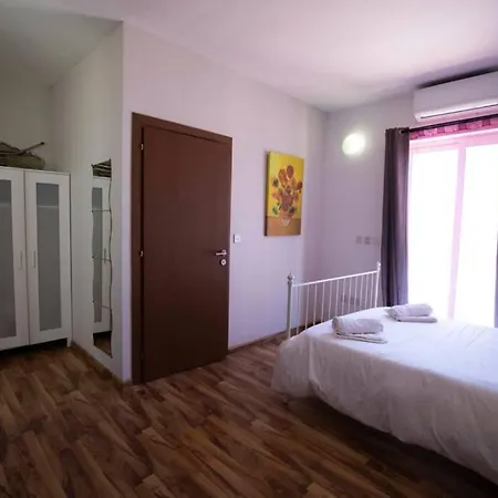Strand Penthouse With Large Terrace Sliema