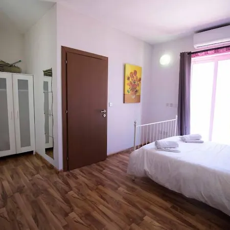 Strand Penthouse With Large Terrace * Sliema